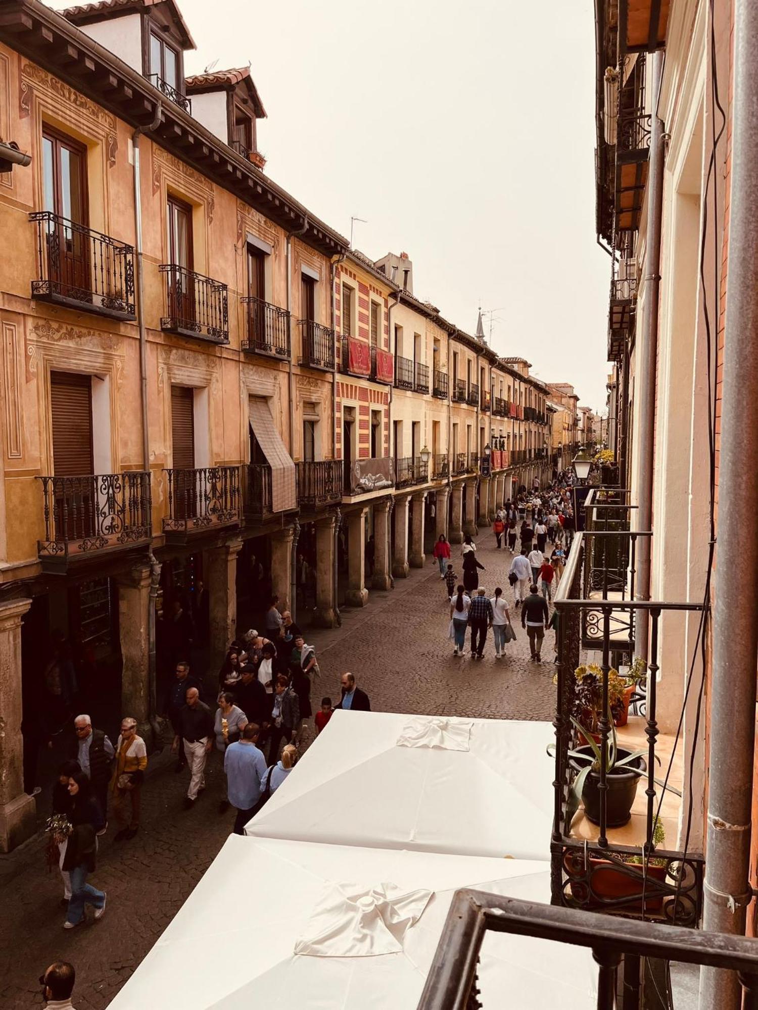 Calle Mayor Alcalá de Henares Exterior photo